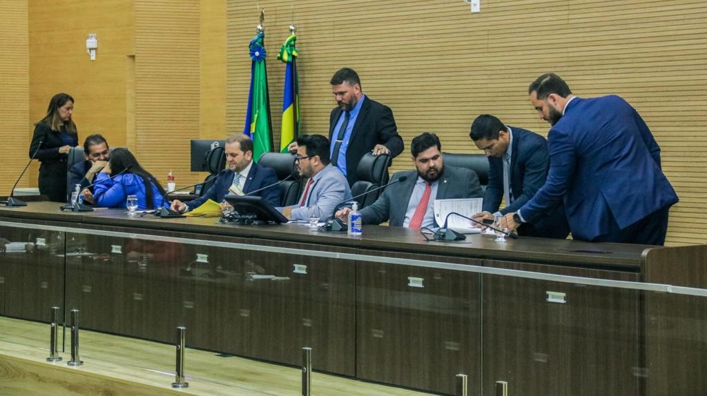 Quebra-pau entre deputados e Governo do Estado mostra crise entre Poderes