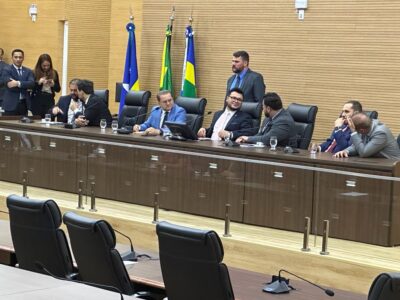 Deputados confusos transformam sesso da Assembleia em Escolinha do Professor Raimundo