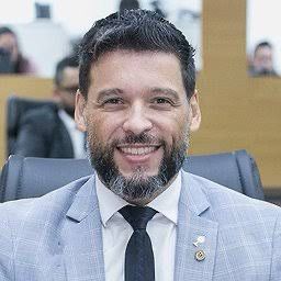 Delegado ligado ao deputado Rodrigo Camargo acusado de espionar governador