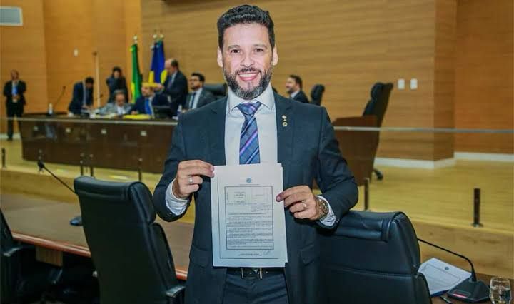 Primo distante do deputado Rodrigo Camargo que recebia quase R$ 22 mil na Assembleia Legislativa é exonerado