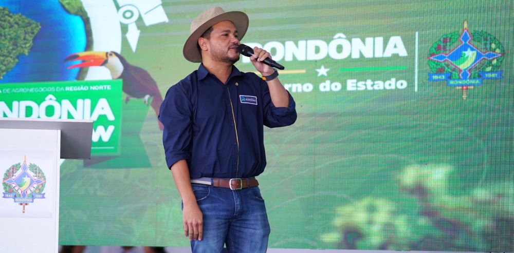 Marcelo Cruz se reúne por duas horas com Mariana e Maurício Carvalho. Léo Moraes fica esperando