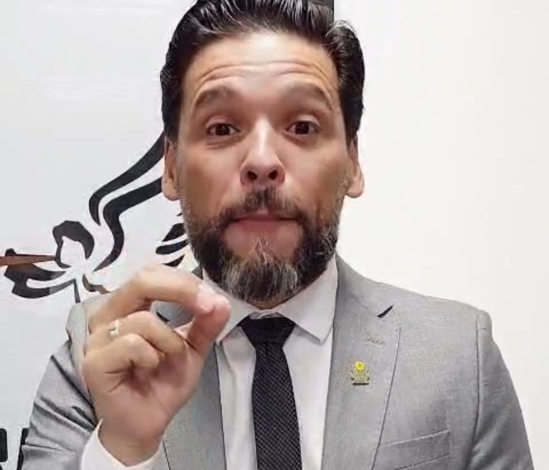 Deputado Rodrigo Camargo, um delegado fora da lei